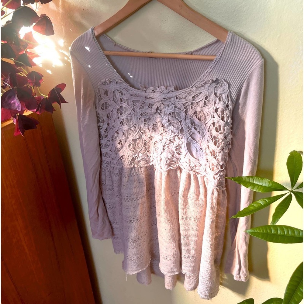 Cream Lacy Buckle BKE Long Sleeve Top, Size Medium